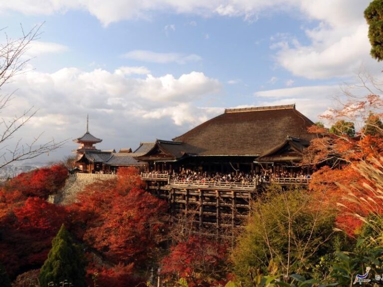 Unique-Japan-Tours-Kiyomizudera-Temple-Autumn2