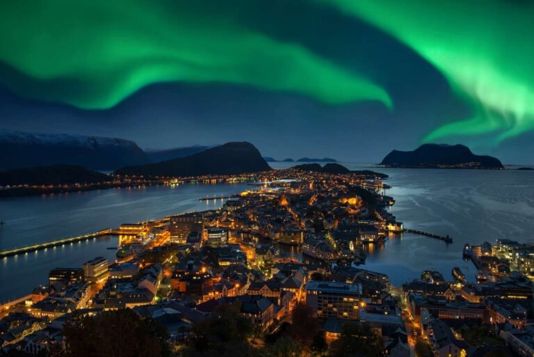 northern-lights-green-aurora-borealis-over-alesund-norway-626429848-58f7ce473df78ca15989d859